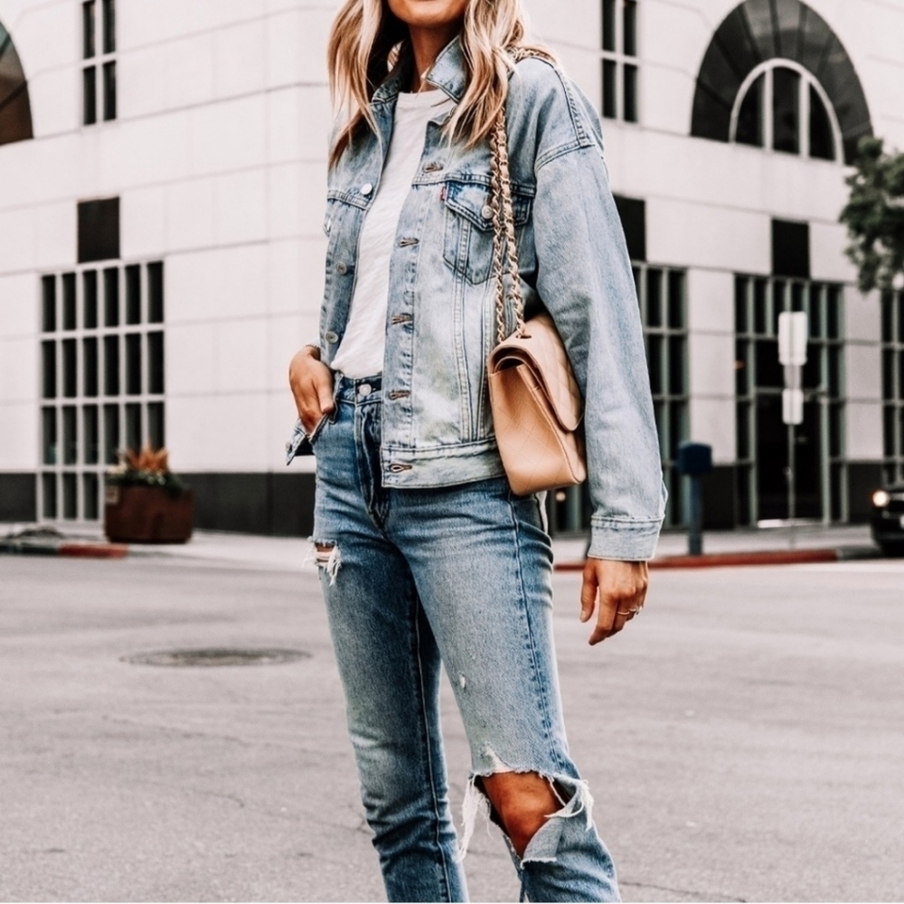 Forever 21 Light Wash Denim Blue Retro Classic Button Distressed Jean Jacket szL